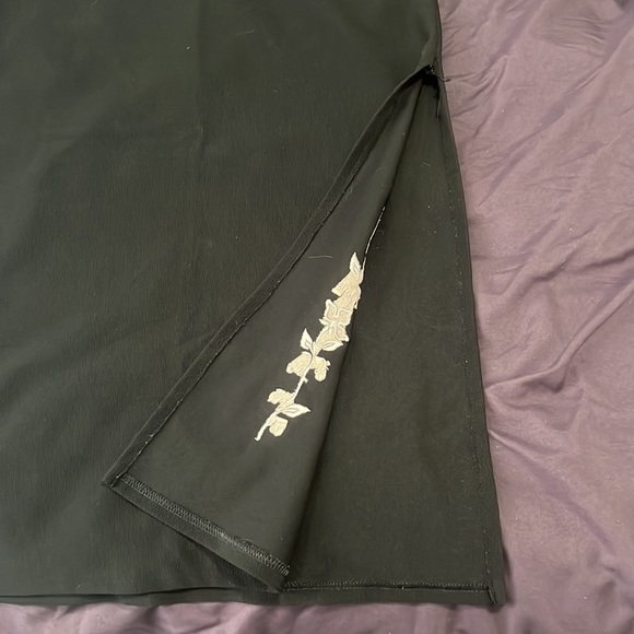 Beautiful black slit skirt - Picture 3 of 4